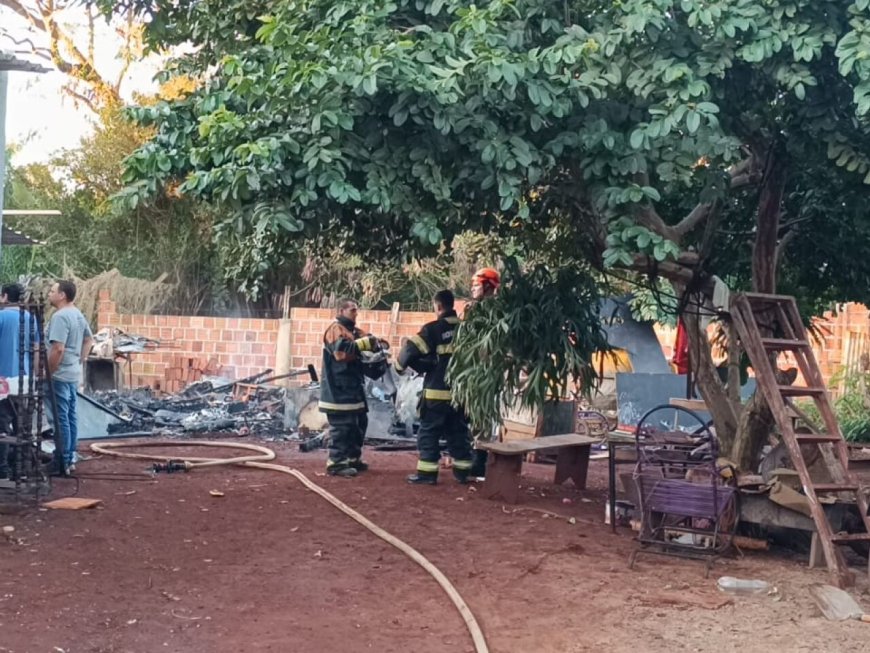 Homem de 41 anos encontrado morto em incêndio na Vila São Braz