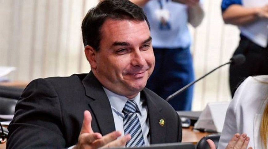 PGR tem até terça-feira para decidir se Bolsonaro e Flávio entrarão em inquérito sobre atuação de Eduardo nos EUA