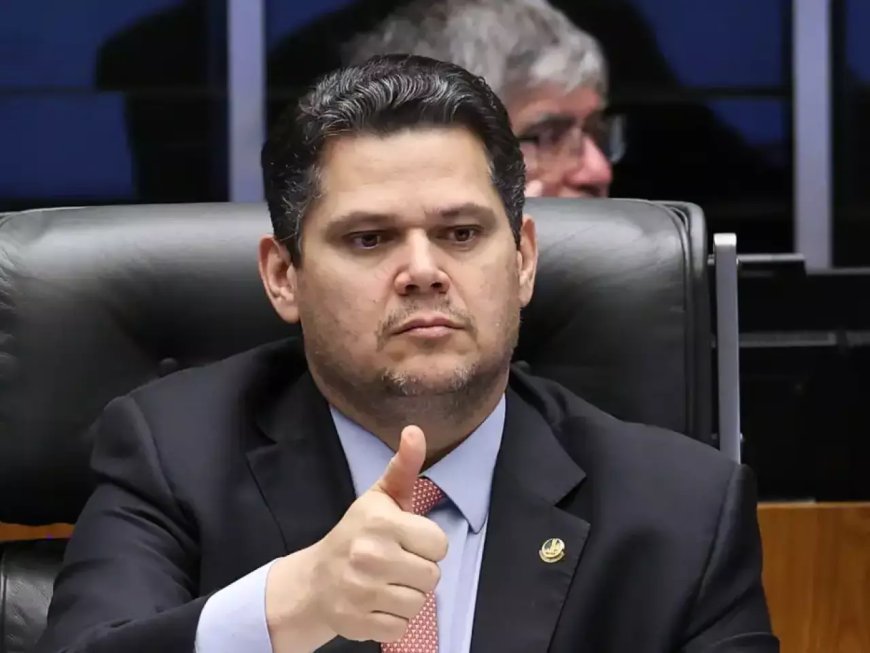 Alcolumbre sugere 'melhorar' 6x1 e quer passar PEC por comissões