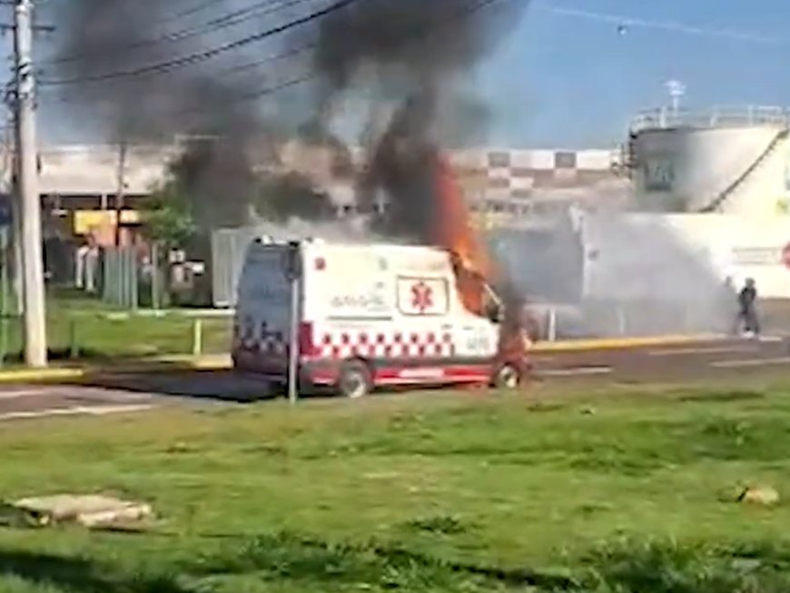 Ambulância Pega Fogo em Frente ao Aeroporto de Campo Grande