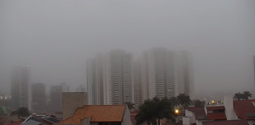 Inverno Chega com Nevoeiro: Aeroporto Fecha para Pousos