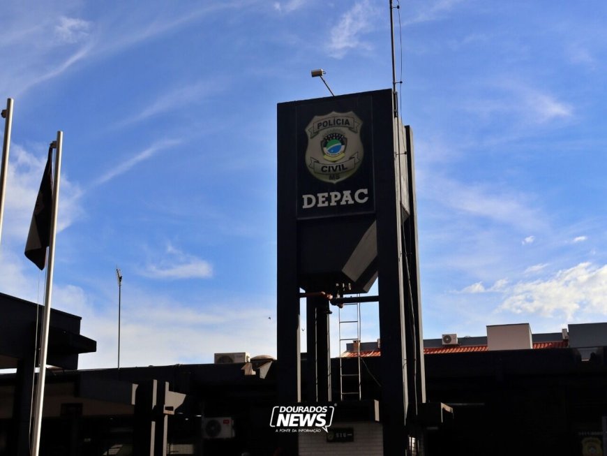 Dupla armada 'fecha' motorista e leva caminhonete na Presidente Vargas