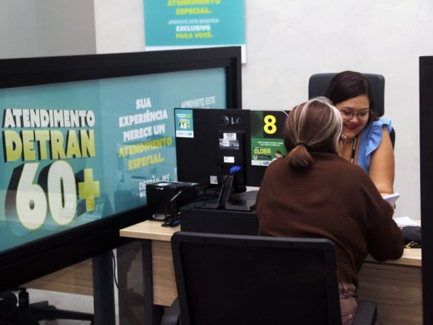 Guichê 60+ do Detran/MS aproxima pessoas idosas do mundo digital