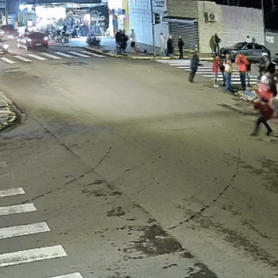 Atirador Dispara Várias Vezes em Conveniência Lotada e Mata Homem