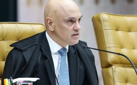 Moraes suspende visitas de Flávio a Bolsonaro na prisão domiciliar
