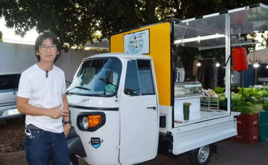 Tuk-tuk adaptado serve sushi tradicional em Campo Grande