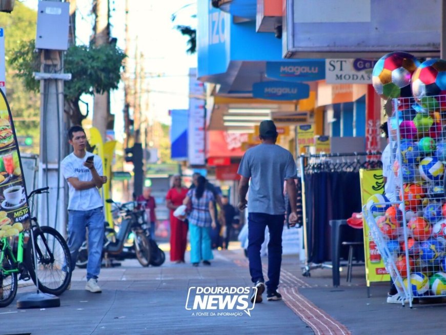 Entidades exigem cumprimento de lei e fiscalização para feira de roupas em Dourados
