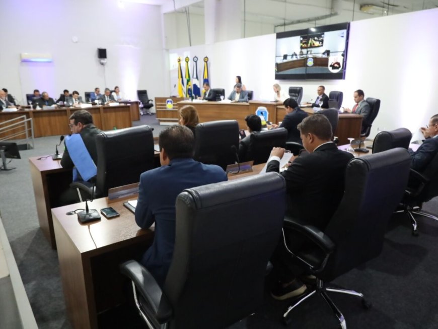 Última Sessão do Semestre na Câmara de Dourados: Votação da LDO e Denúncia Contra Vereador