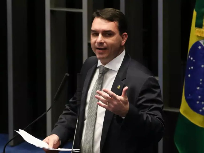 PGR pede que Flávio Bolsonaro seja ouvido por calúnia contra Lula