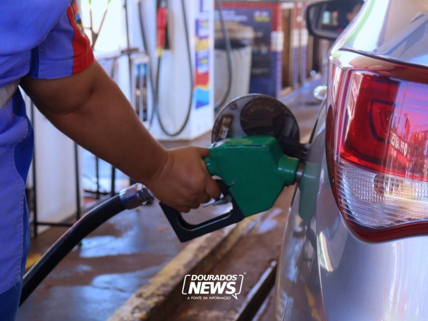 Governo Mantém Desconto na Gasolina Apesar da Alta Mundial do Petróleo
