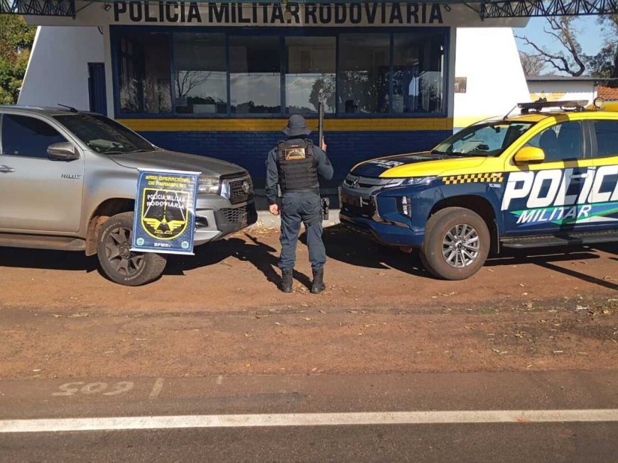 Dupla é presa transportando caminhonete furtada avaliada em R$ 210 mil