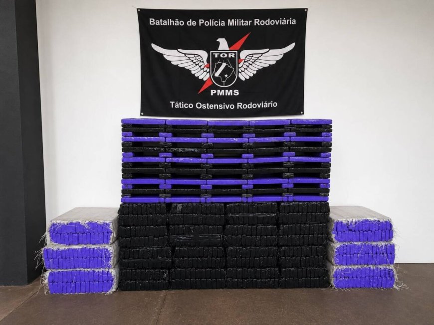 Dois motoristas tentam fugir, mas acabam presos com 549 kg de drogas